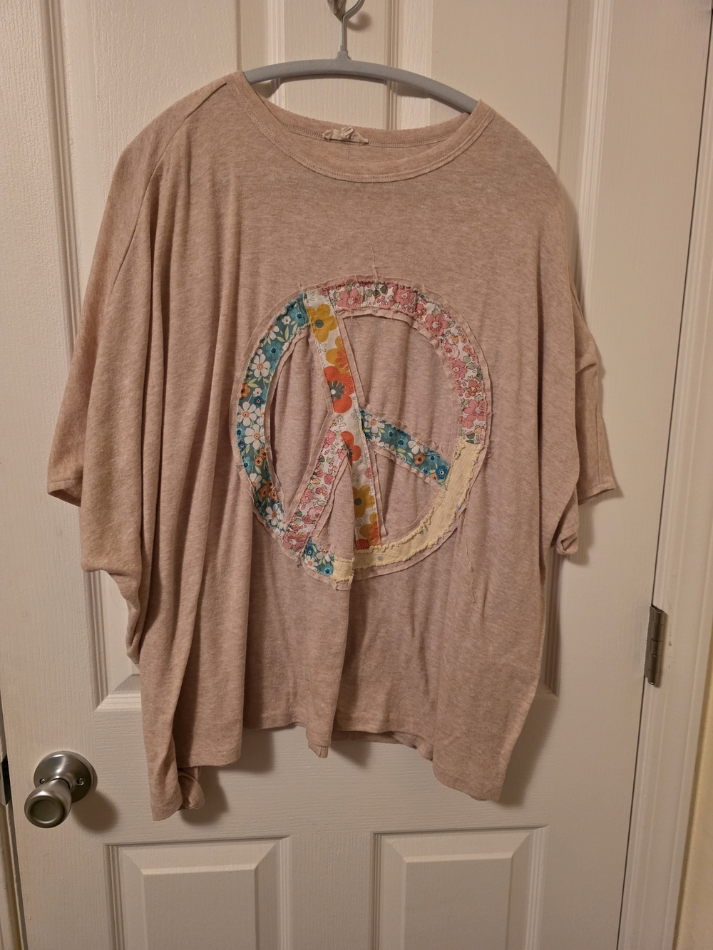easel Oatmeal Oversized Tee with Floral Peace Sign